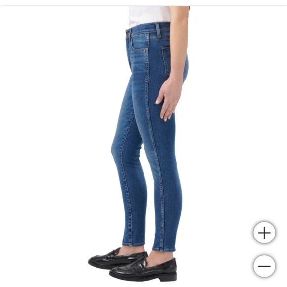 NWT Kirkland Signature Women's High Rise Skinny Jean - Picture 2 of 10